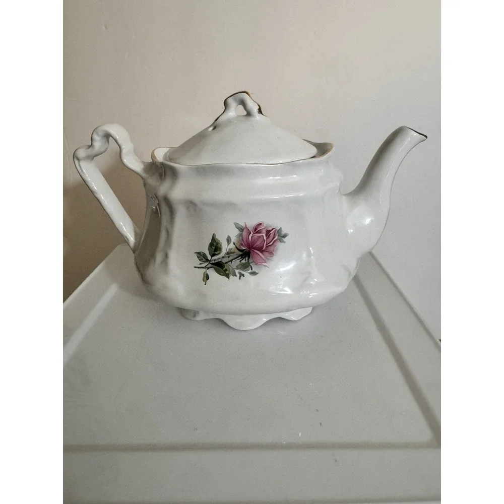 Vintage Arthur Wood Teapot Pink Red Roses Gold Trim England #6304 Ceramic w/Lid